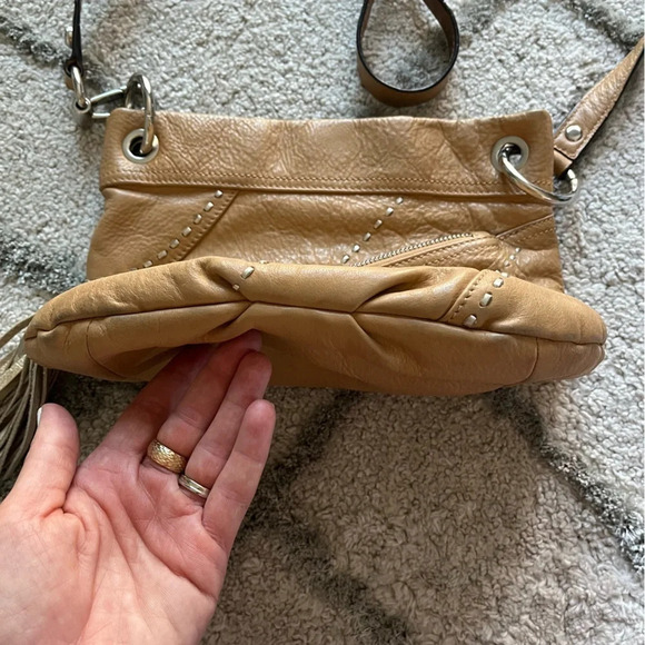 B Makowsky crossbody bag leather tan brown tassel studded purse bag - Picture 15 of 15